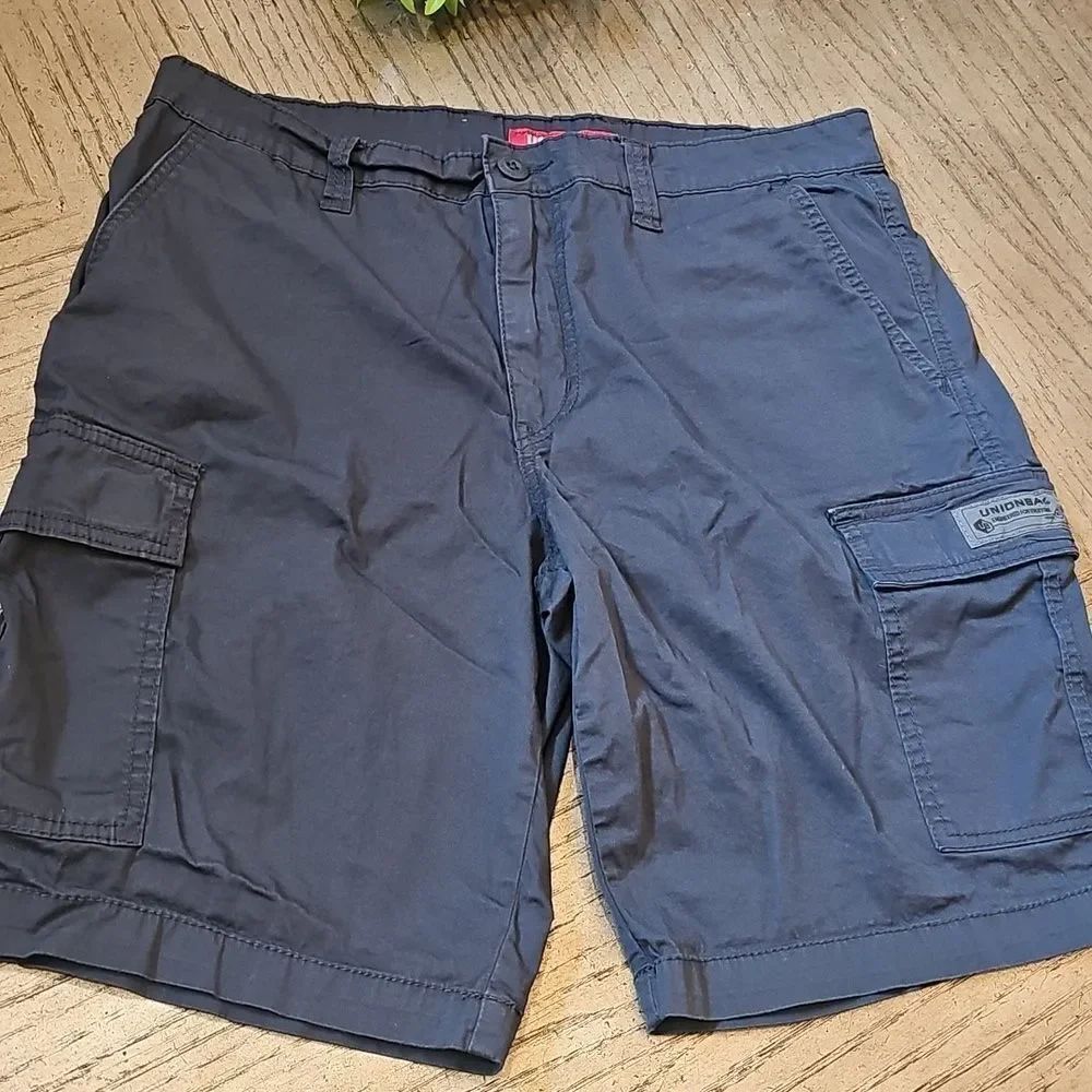 Men's Navy Cargo Shorts Size 34 NWOT